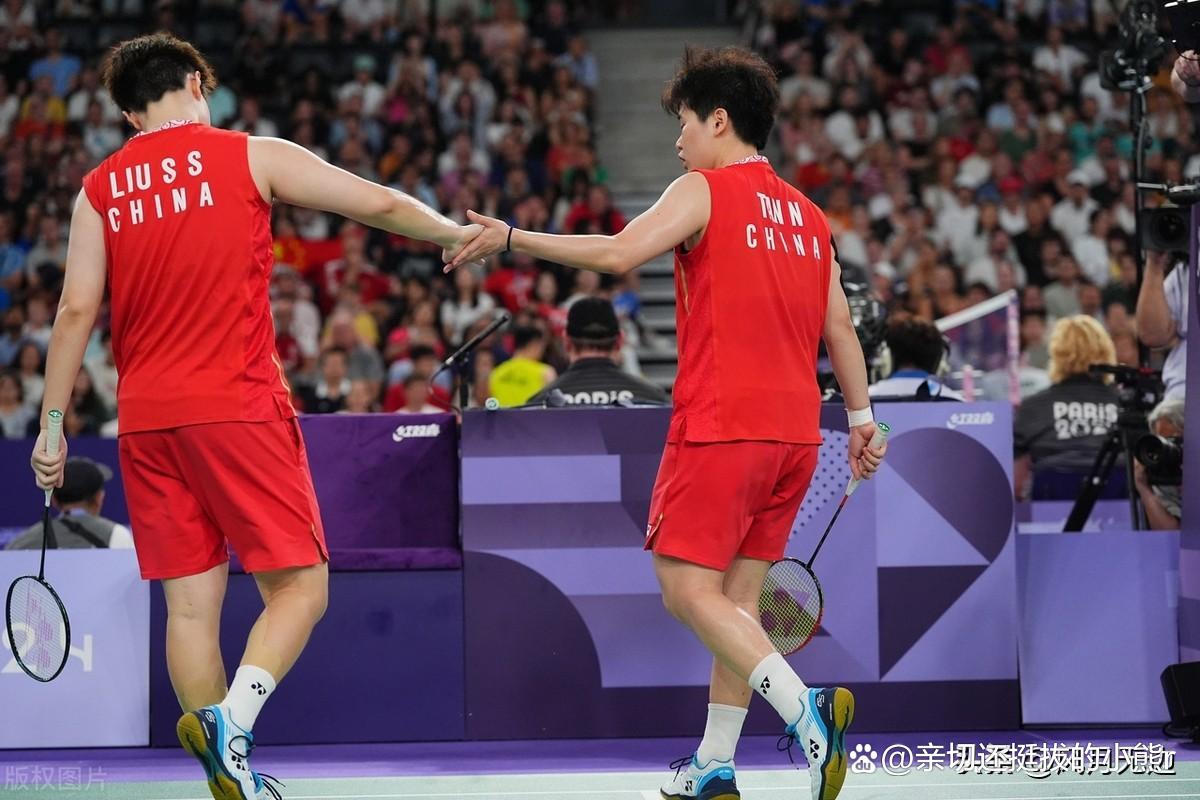 羽毛球男子双打比赛，丹麦组合夺冠