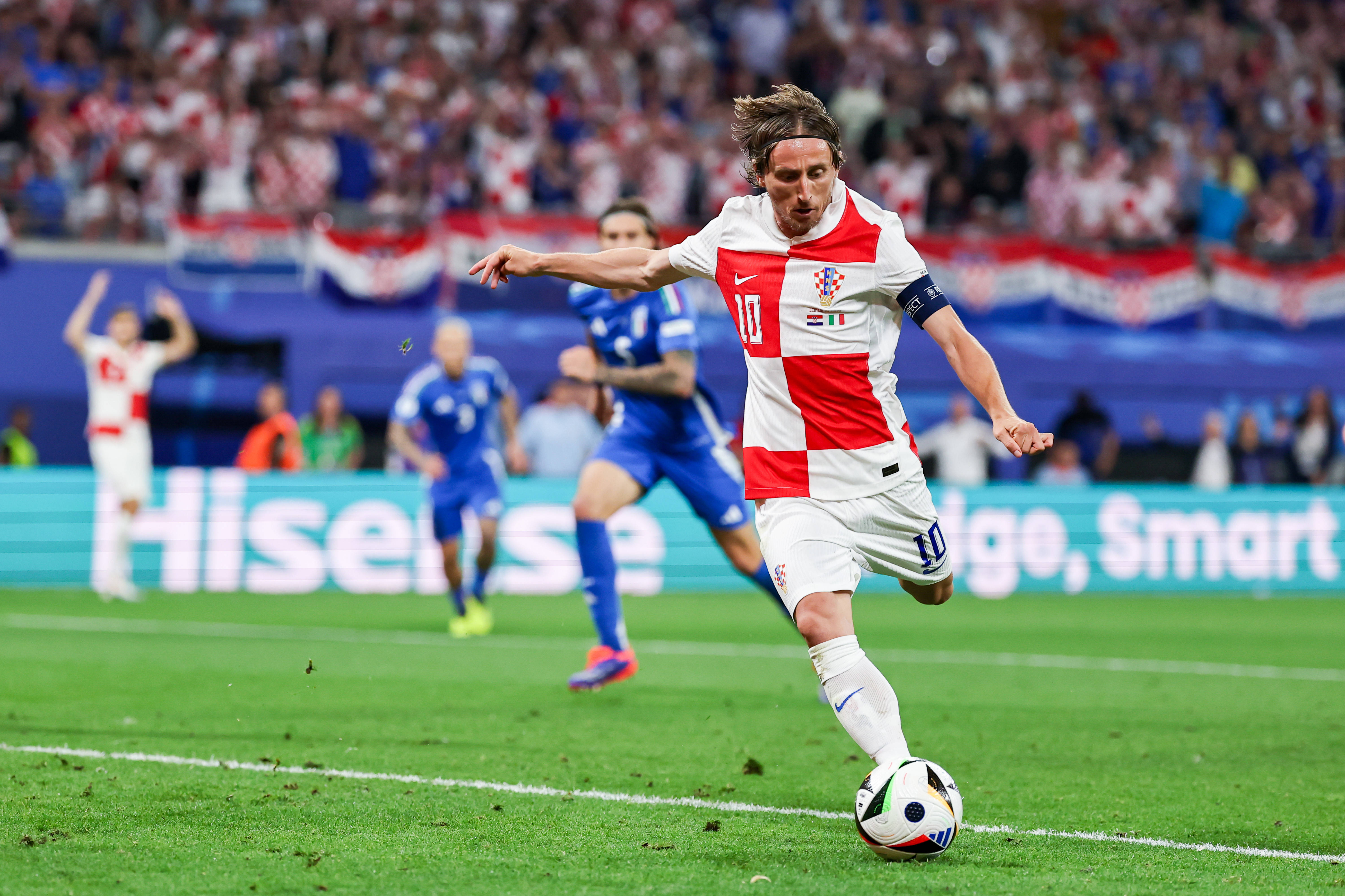 包含阿尔巴尼亚队夺得关键胜利，成功跻身欧洲杯正赛的词条