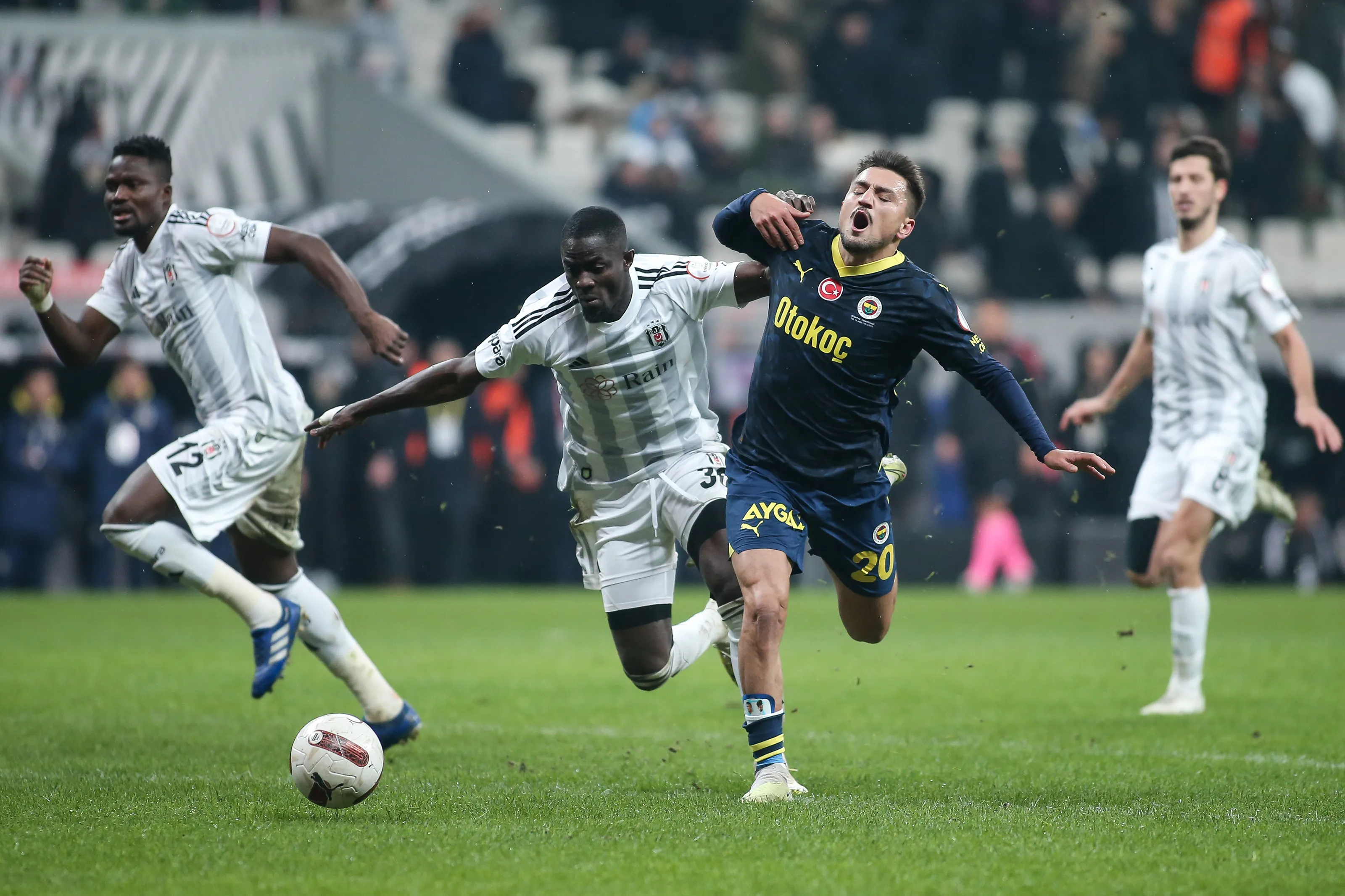  费德勒赛事官方发布关键助攻新规，曼联争议不断！