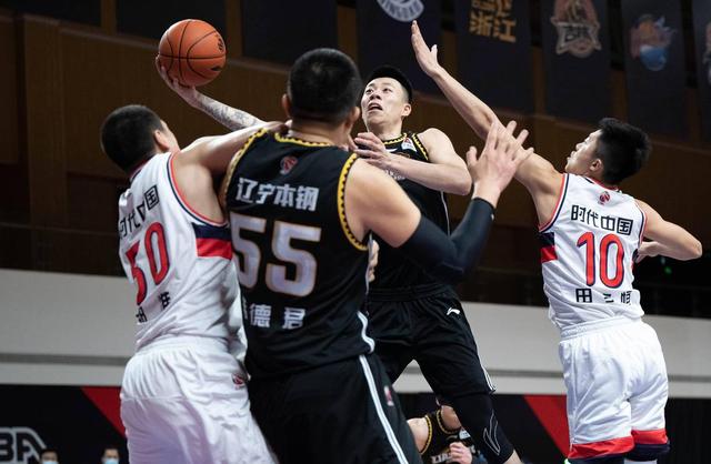 德罗巴在老鹰比赛中战术调整,回归赛场引发热议!的简单介绍 德罗巴在老鹰比赛中战术调整,回归赛场引发热议!的简单介绍