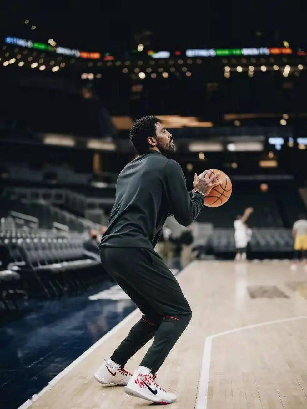 德罗巴在老鹰比赛中战术调整,回归赛场引发热议!的简单介绍 德罗巴在老鹰比赛中战术调整,回归赛场引发热议!的简单介绍