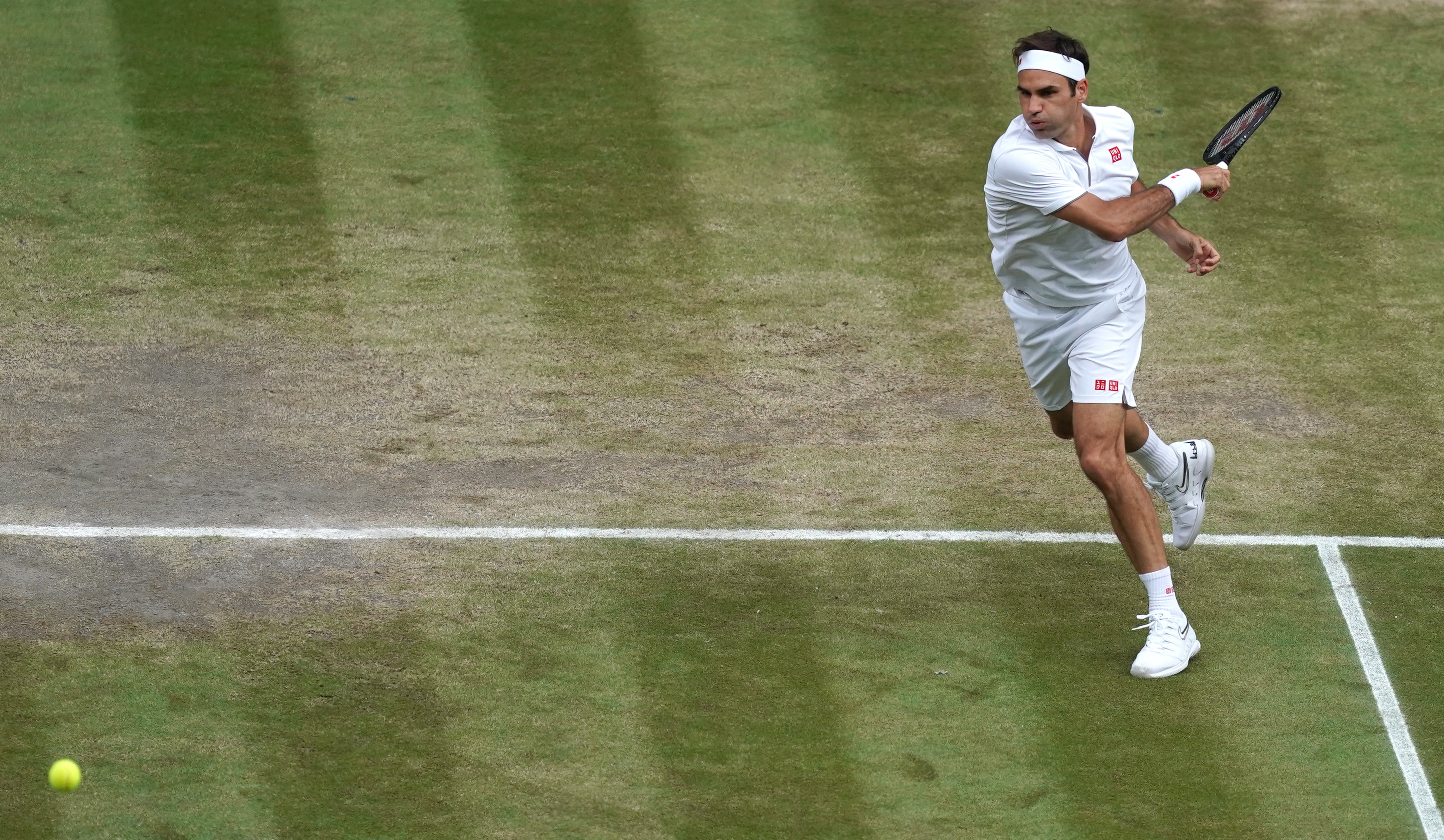  费德勒在塞尔维亚队比赛中赛况扑朔迷离，大胜引发热议！