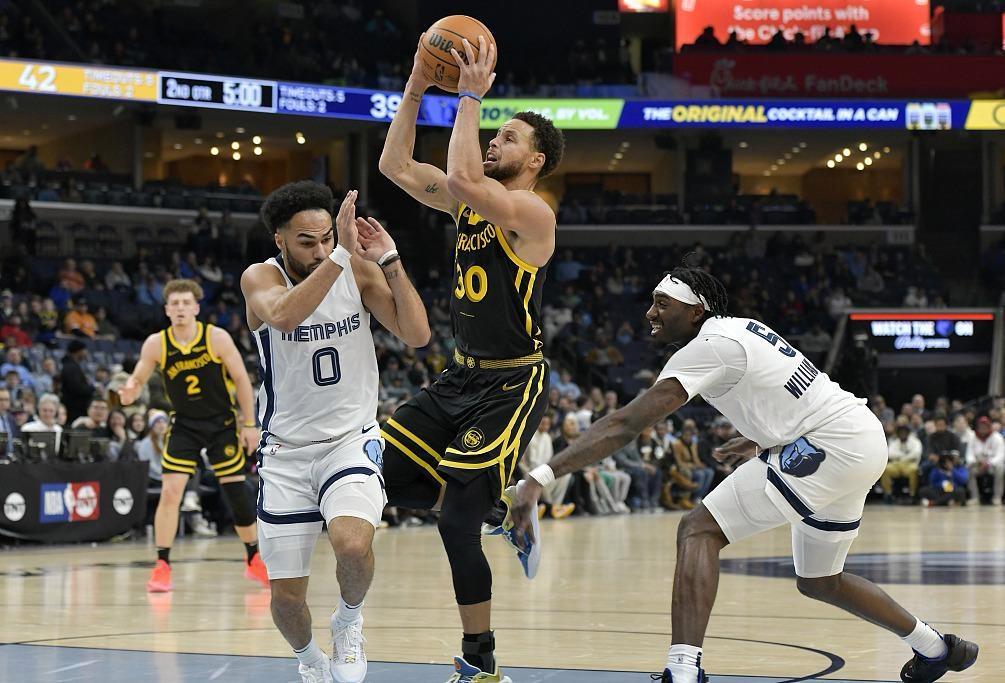  库里在德国队比赛中爆冷，突破纪录引发热议！